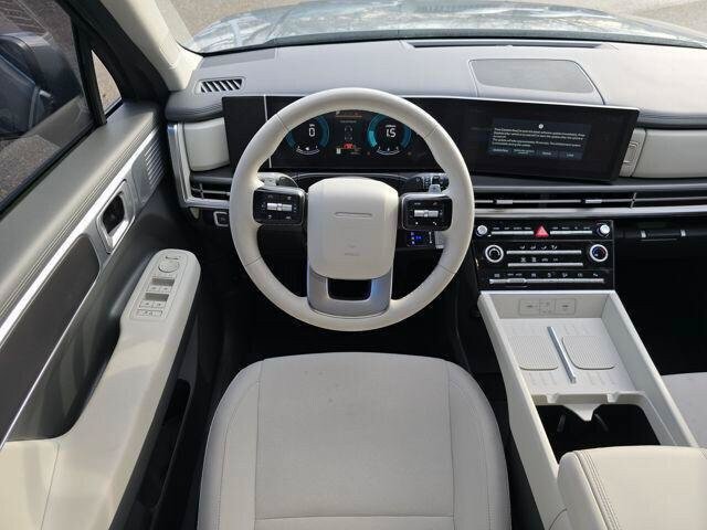 Used 2024 Hyundai Santa Fe SE AWD/4WD image 3