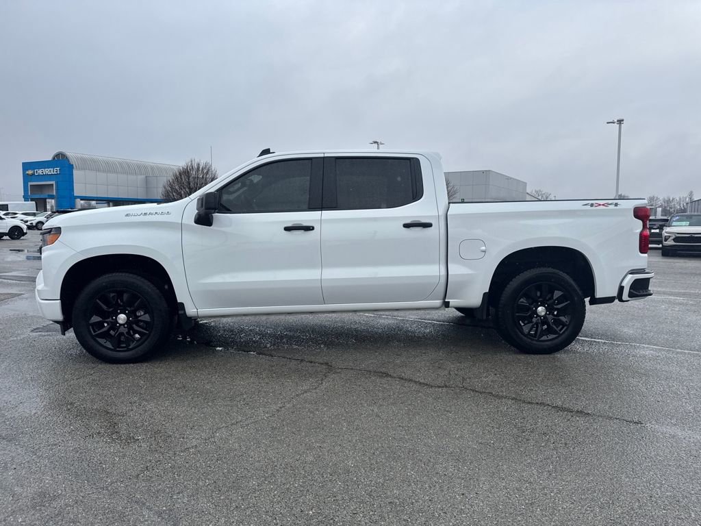 Used 2024 Chevrolet Silverado 1500 Custom image 3