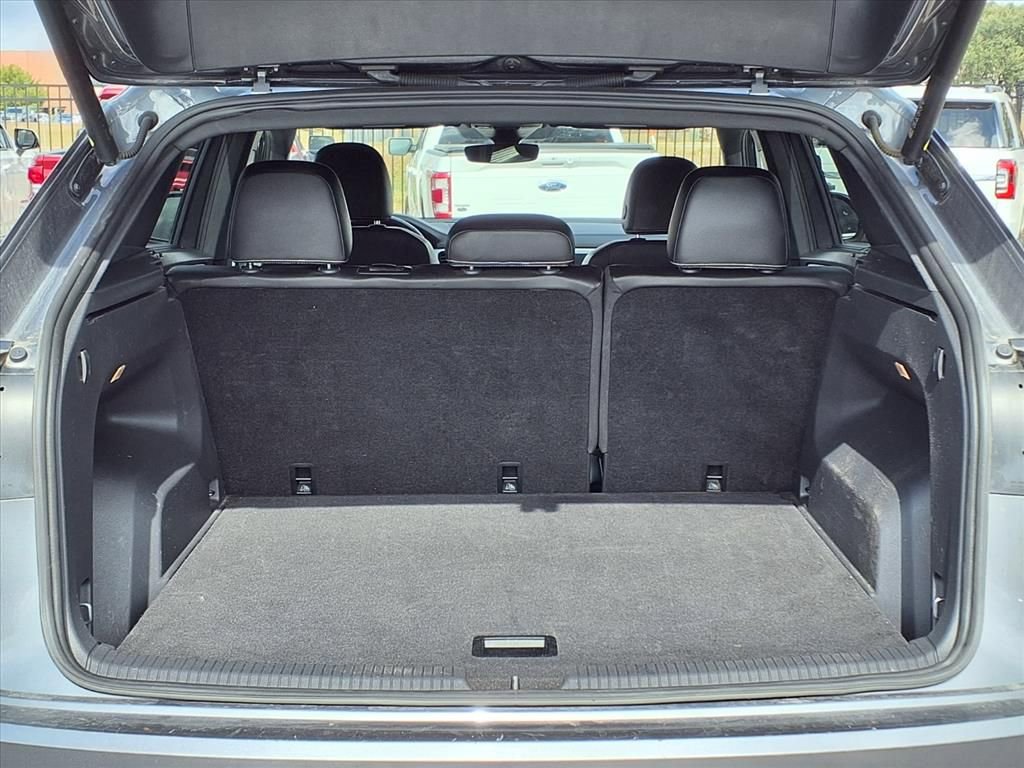 Used 2023 Volkswagen Atlas Cross Sport SEL Premium R-Line image 18