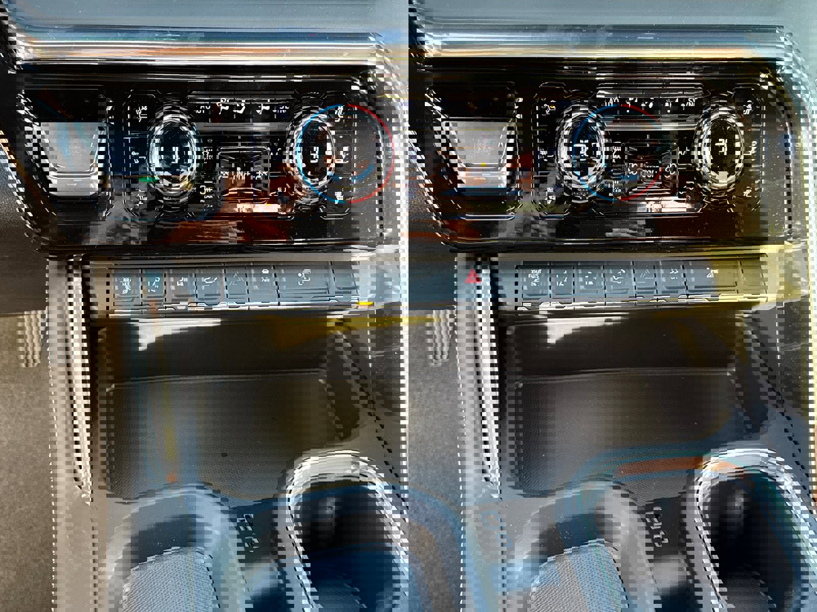 New 2026 GMC Sierra 3500 Denali Ultimate w/ LPO, Black Badging Package image 32