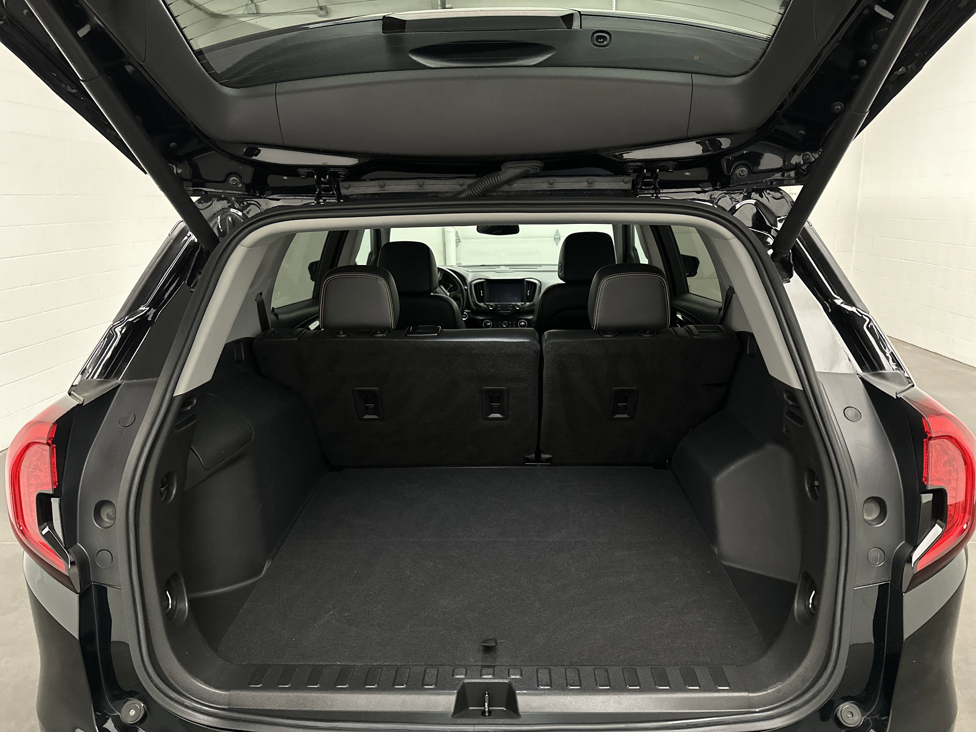 Used 2022 GMC Terrain AT4 w/ Infotainment Package II AWD/4WD image 15