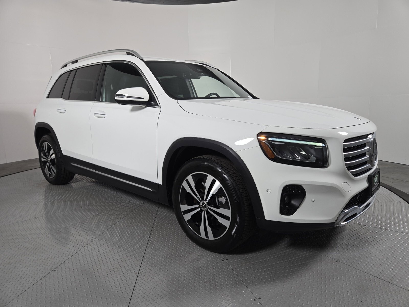Used 2025 Mercedes-Benz GLB 250 image 3