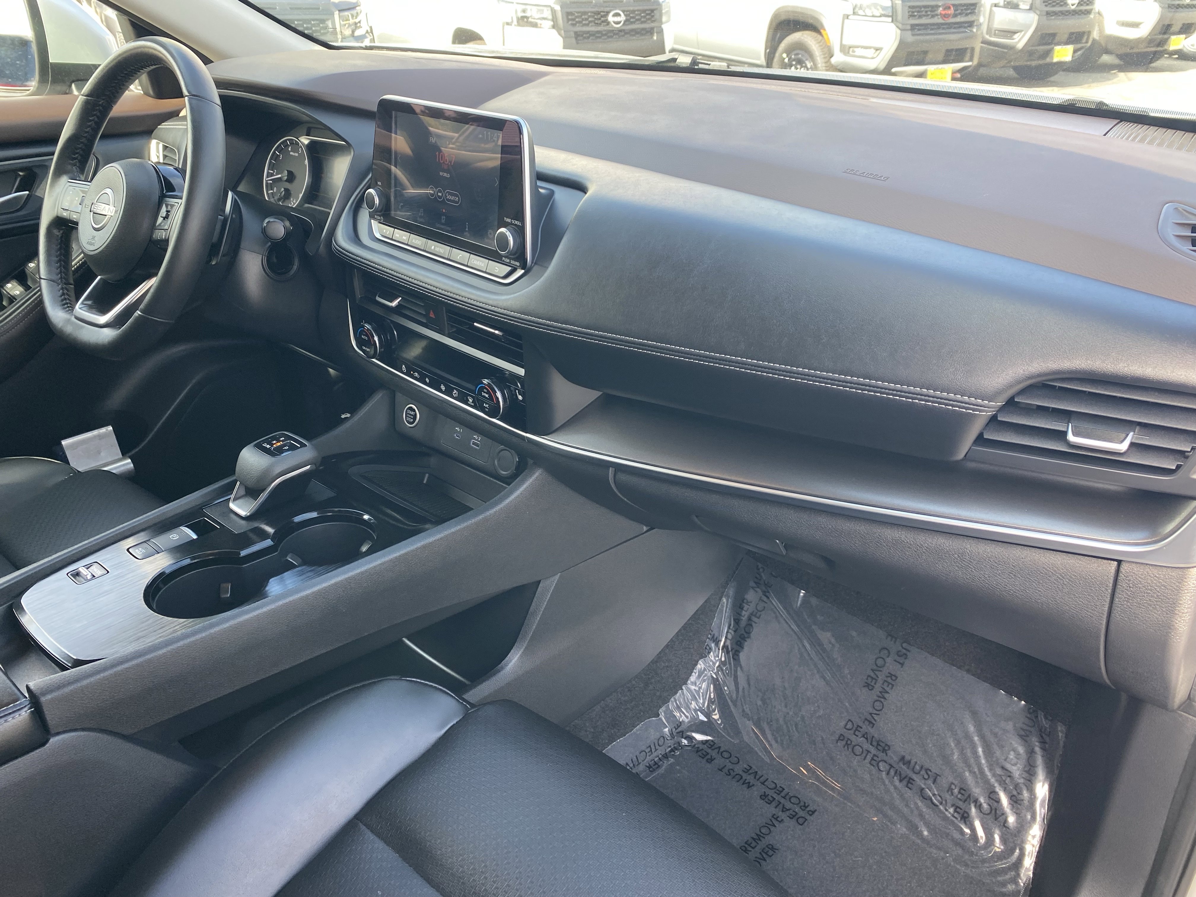 Used 2023 Nissan Rogue SV w/ SV Premium B Package image 12