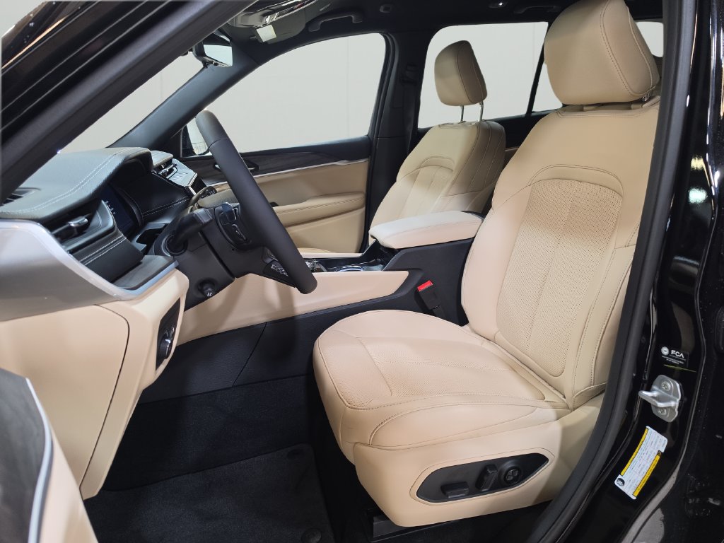 New 2027 Jeep Grand Cherokee Limited AWD/4WD image 11
