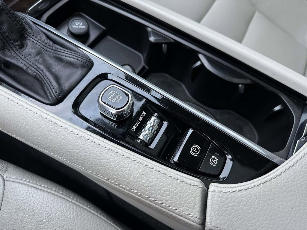Used 2019 Volvo XC90 T6 Momentum w/ Advanced Package image 33