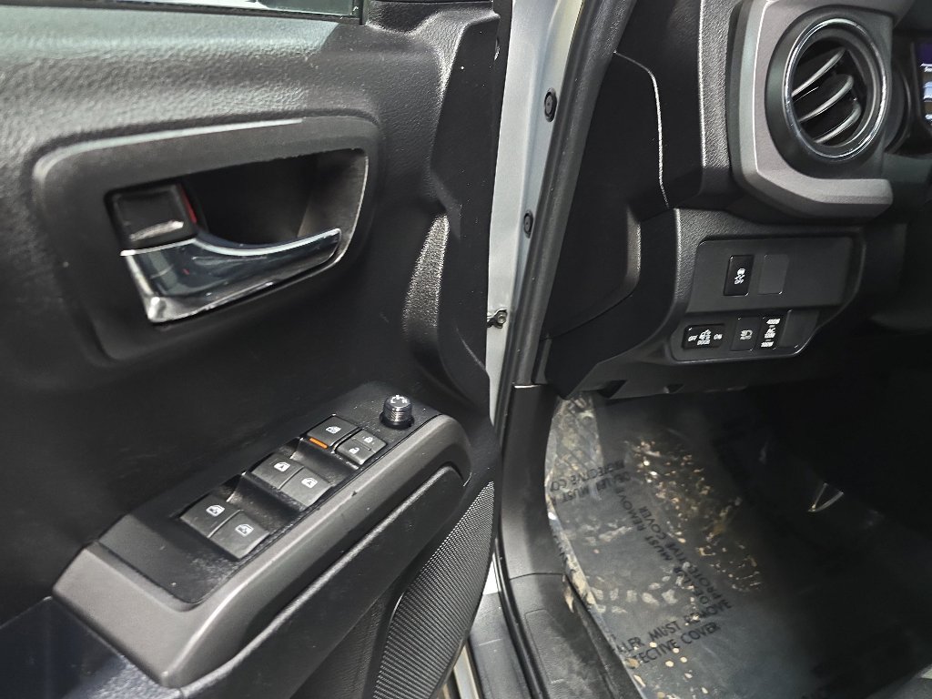 Used 2023 Toyota Tacoma TRD Off-Road w/ Technology Package AWD/4WD image 27