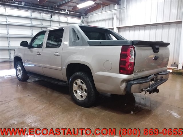 Used 2007 Chevrolet Avalanche LT AWD/4WD image 4