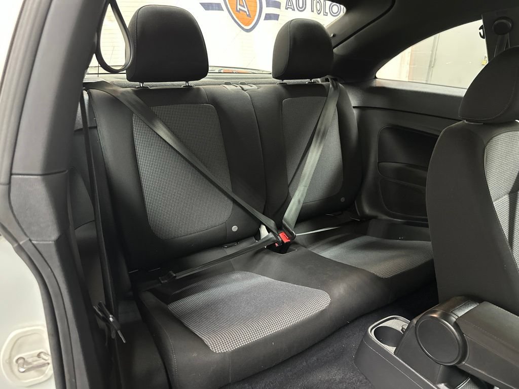 Used 2019 Volkswagen Beetle 2.0T S FWD image 21