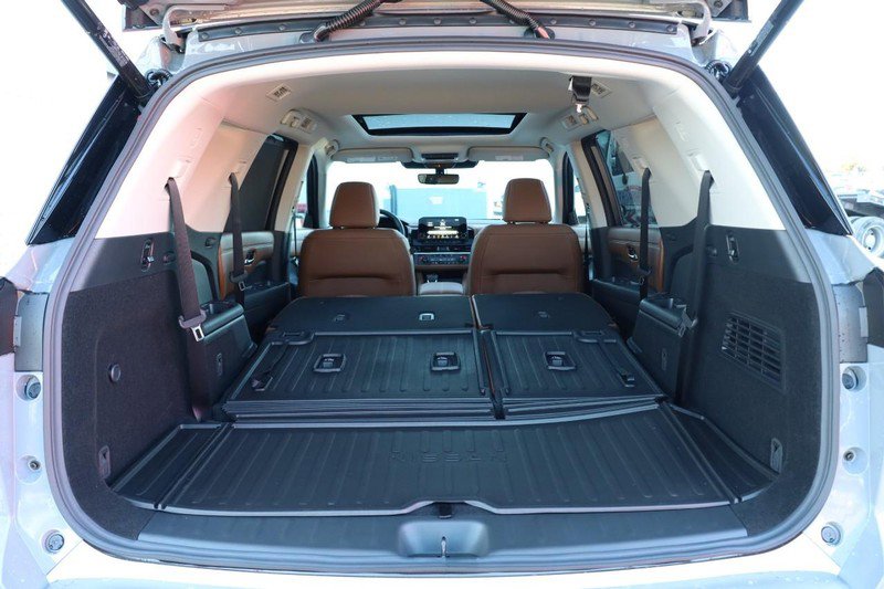 New 2025 Nissan Pathfinder Platinum w/ Cargo Package image 8