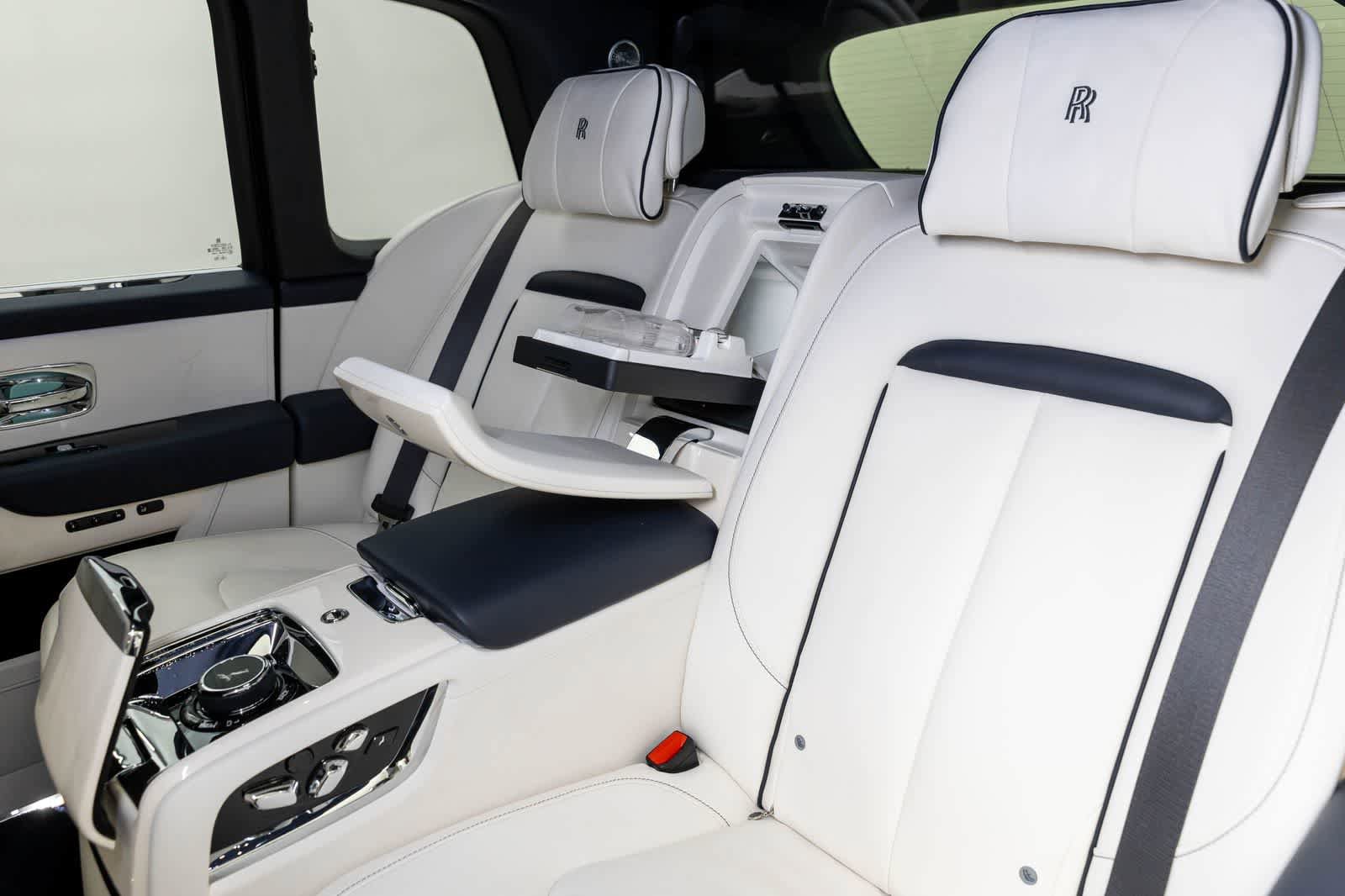 Used 2023 Rolls-Royce Cullinan w/ Cullinan Package image 13