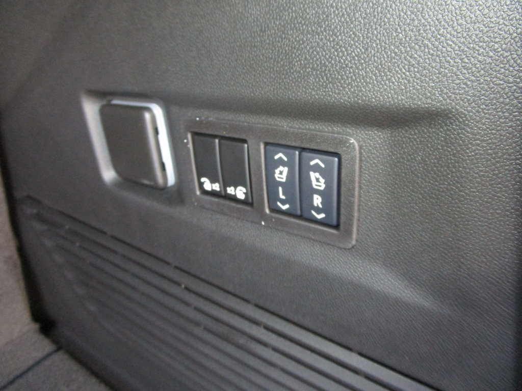 New 2026 GMC Yukon Elevation w/ Elevation Premium Package RWD image 12