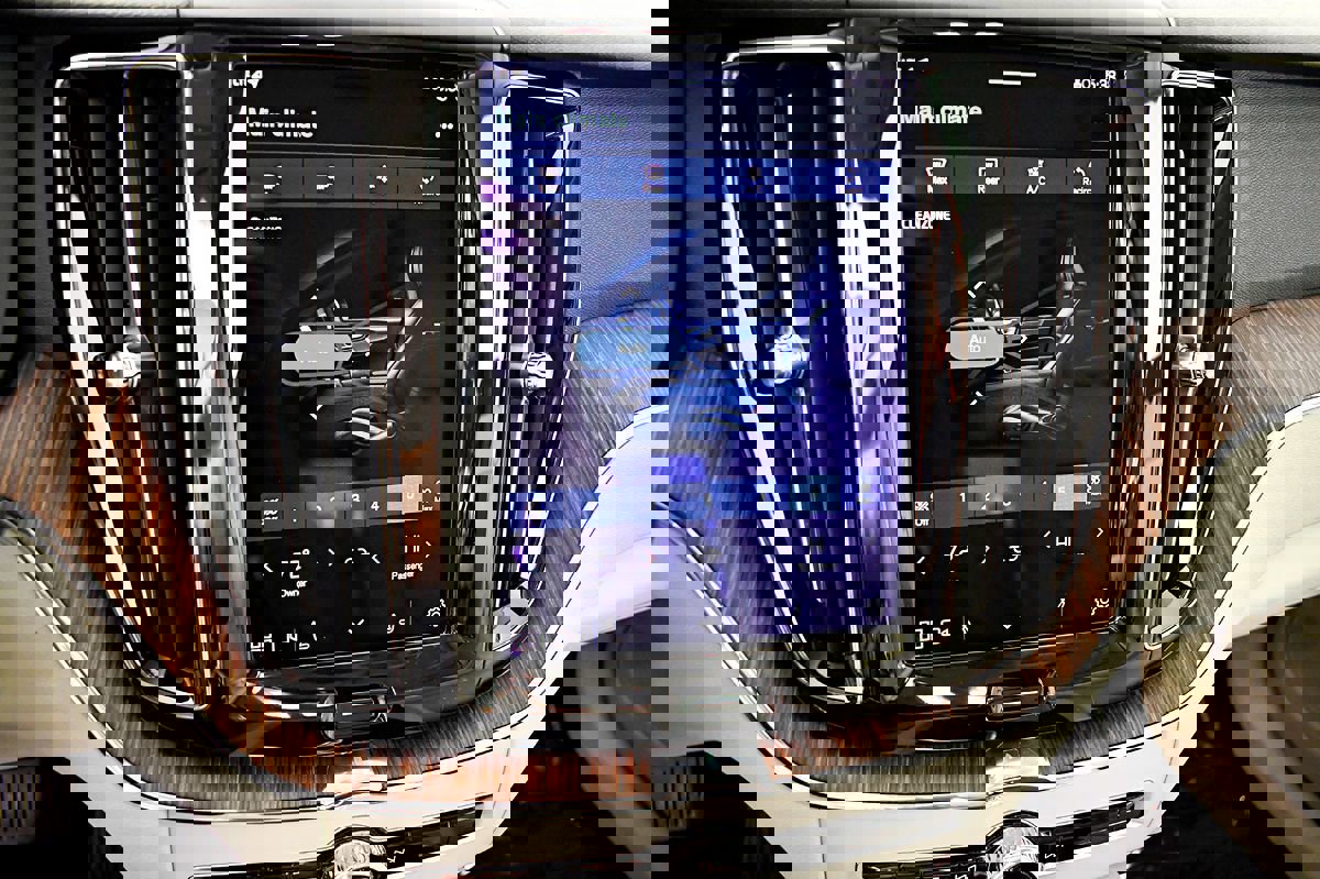 Used 2022 Volvo XC60 B5 Momentum image 27