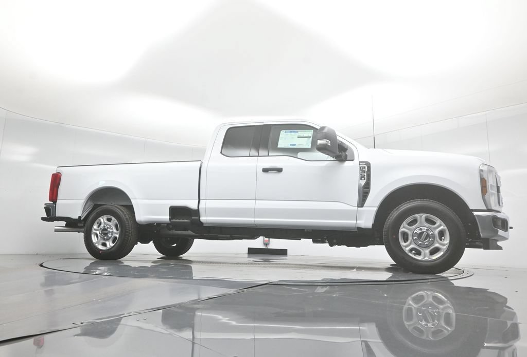 New 2026 Ford F350 XLT RWD image 3