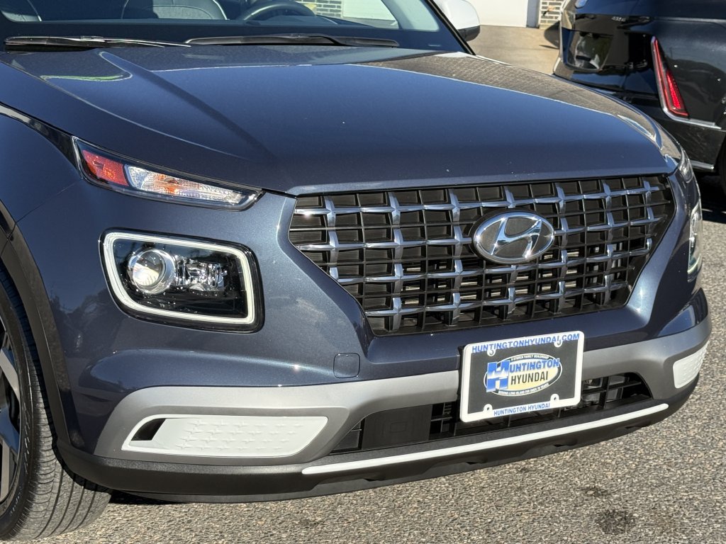 Certified 2023 Hyundai Venue Limited FWD image 8