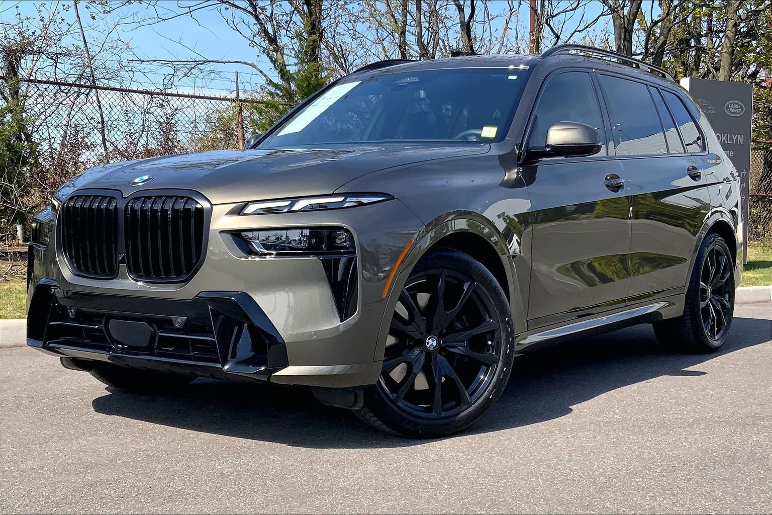 Used 2026 BMW X7 xDrive40i w/ M Sport Package AWD/4WD image 1