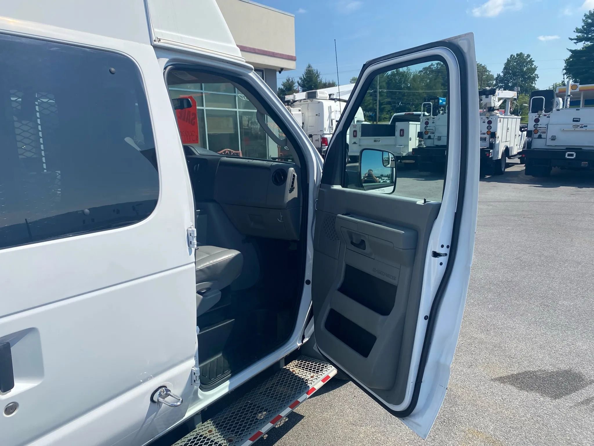 Used 2013 Ford E-350 and Econoline 350 Extended Super Duty w/ PWR Group RWD image 19