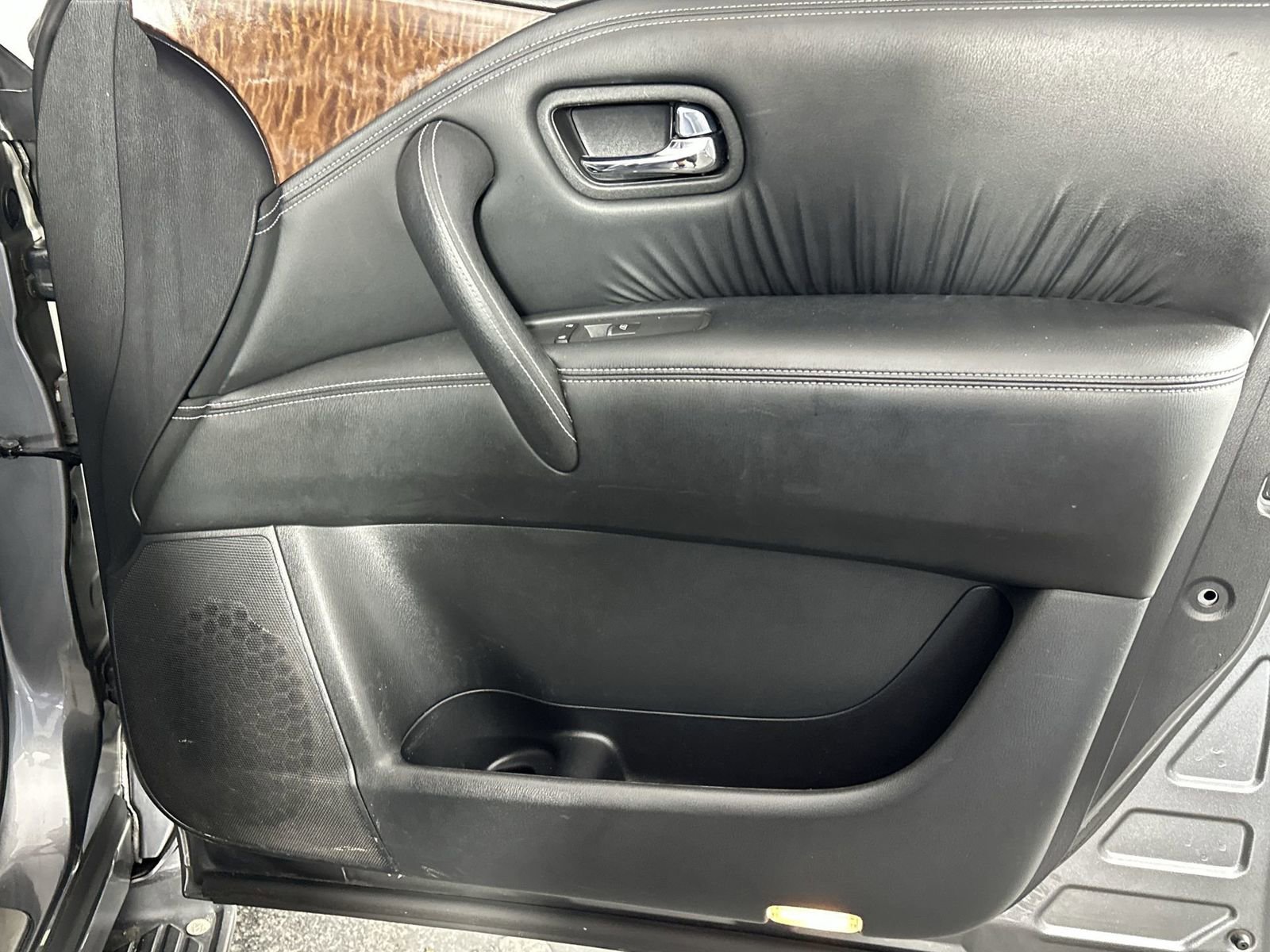 Used 2020 Nissan Armada SL image 34