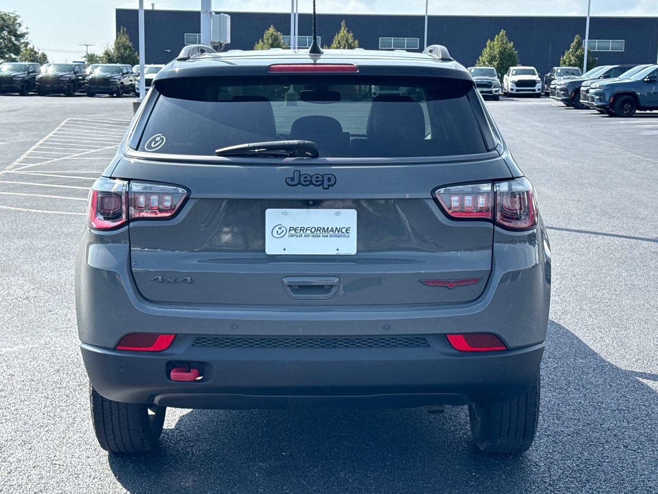 Used 2022 Jeep Compass Trailhawk w/ Trailhawk Convenience Group AWD/4WD image 3
