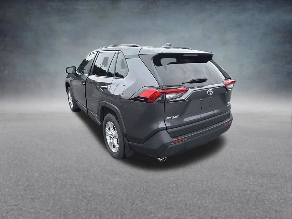 Used 2021 Toyota RAV4 XLE w/ XLE Grade Weather Package AWD/4WD image 3