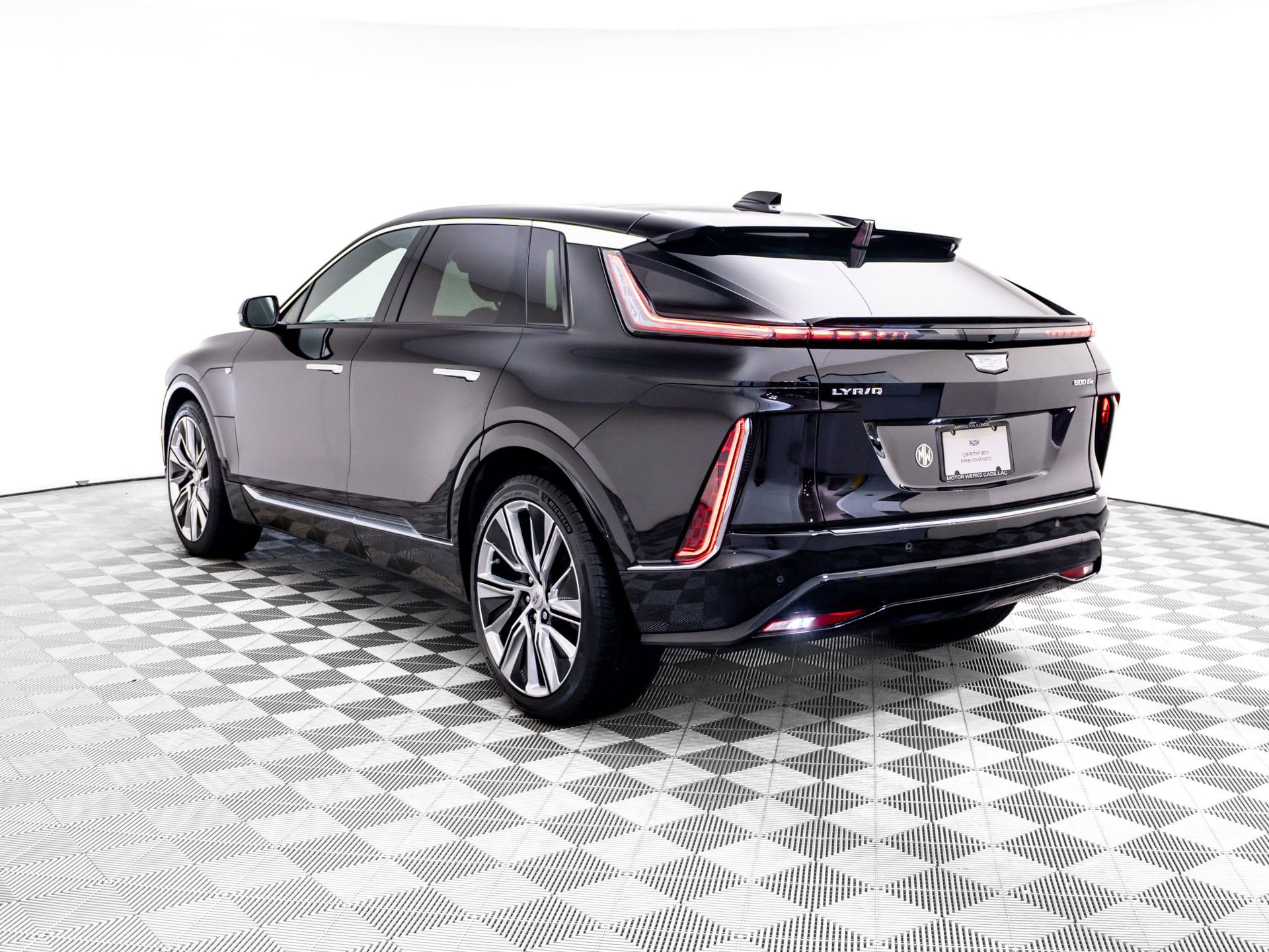 Certified 2025 Cadillac Lyriq Luxury w/ LPO, Floor Liner Package AWD/4WD video 3