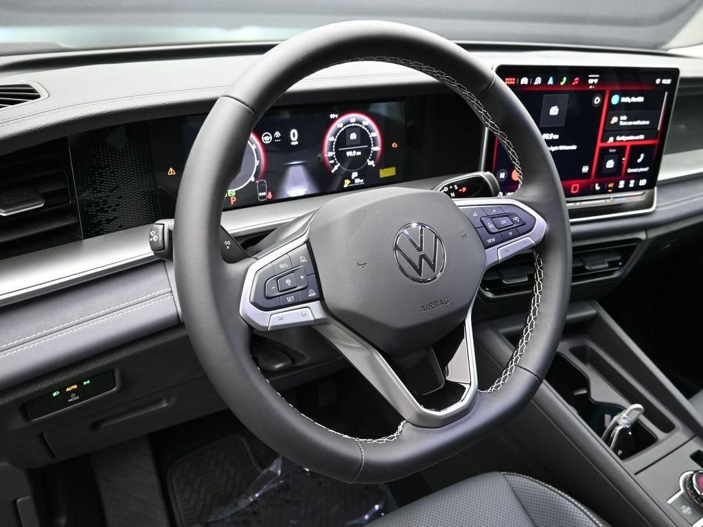 New 2025 Volkswagen Tiguan SE image 12