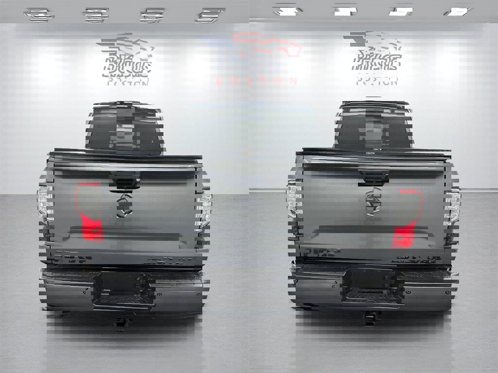 Used 2019 Nissan Titan SV w/ SV Convenience Package image 5