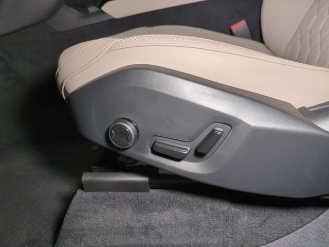 New 2026 Volvo XC90 B6 Plus w/ Protection Package Premier image 14