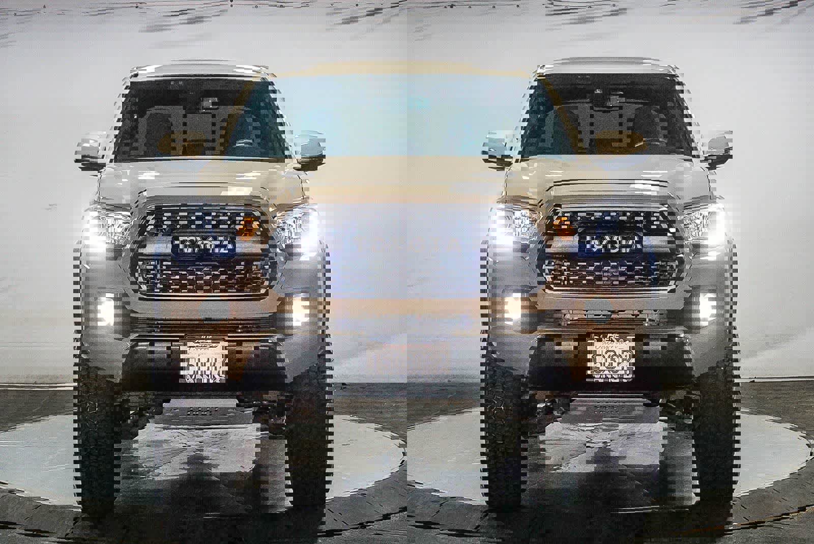 Used 2019 Toyota Tacoma TRD Off-Road w/ Technology Package AWD/4WD image 2