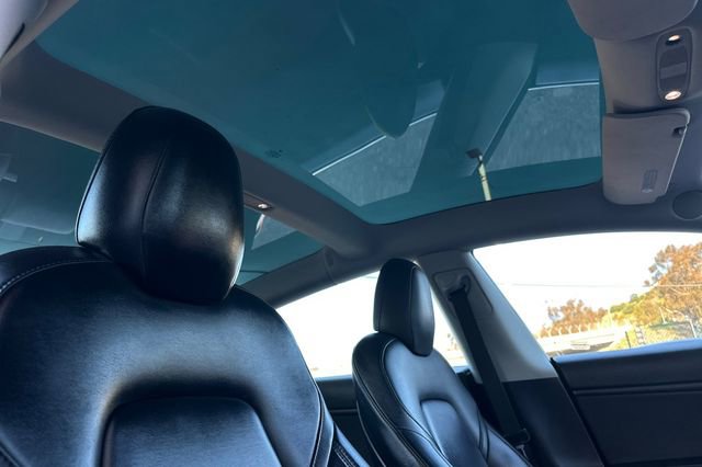 Used 2018 Tesla Model 3 Mid Range image 18