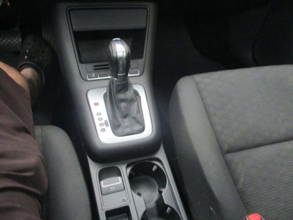 Used 2013 Volkswagen Tiguan S image 34