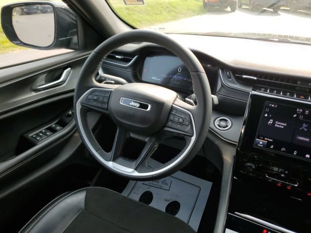 Used 2023 Jeep Grand Cherokee Altitude AWD/4WD image 18