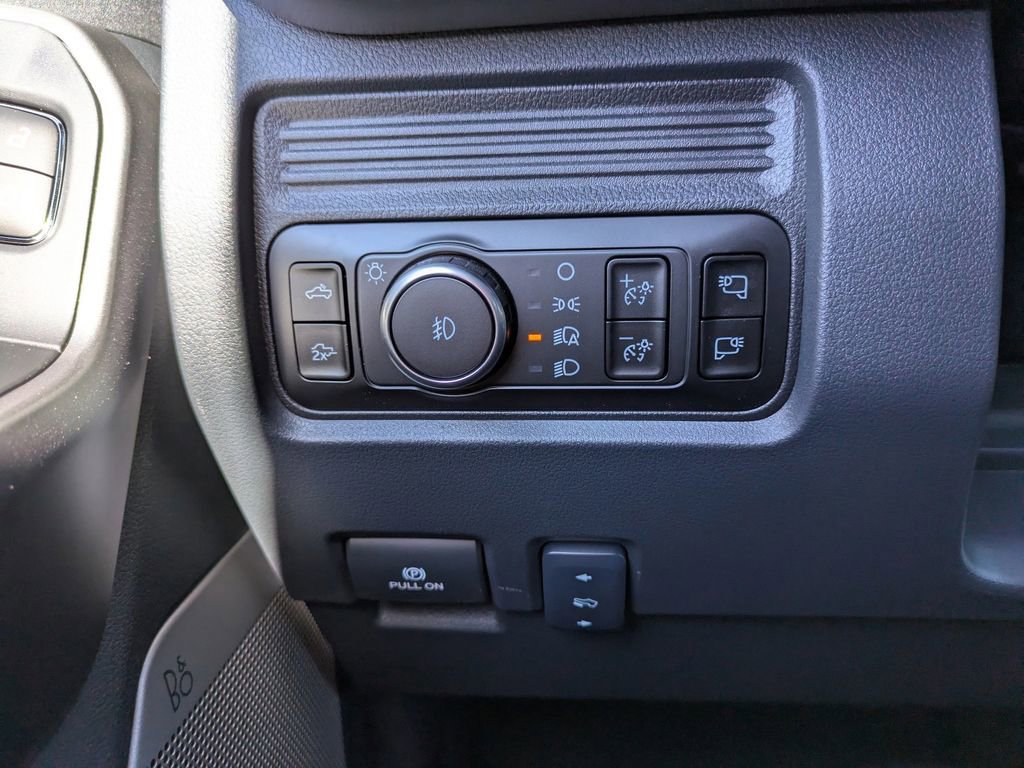 New 2026 Ford F350 Lariat w/ Black Appearance Package image 27