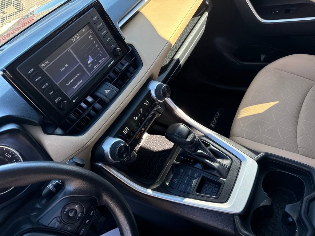 Used 2021 Toyota RAV4 XLE w/ Carpet Mat Package (TMS) image 14