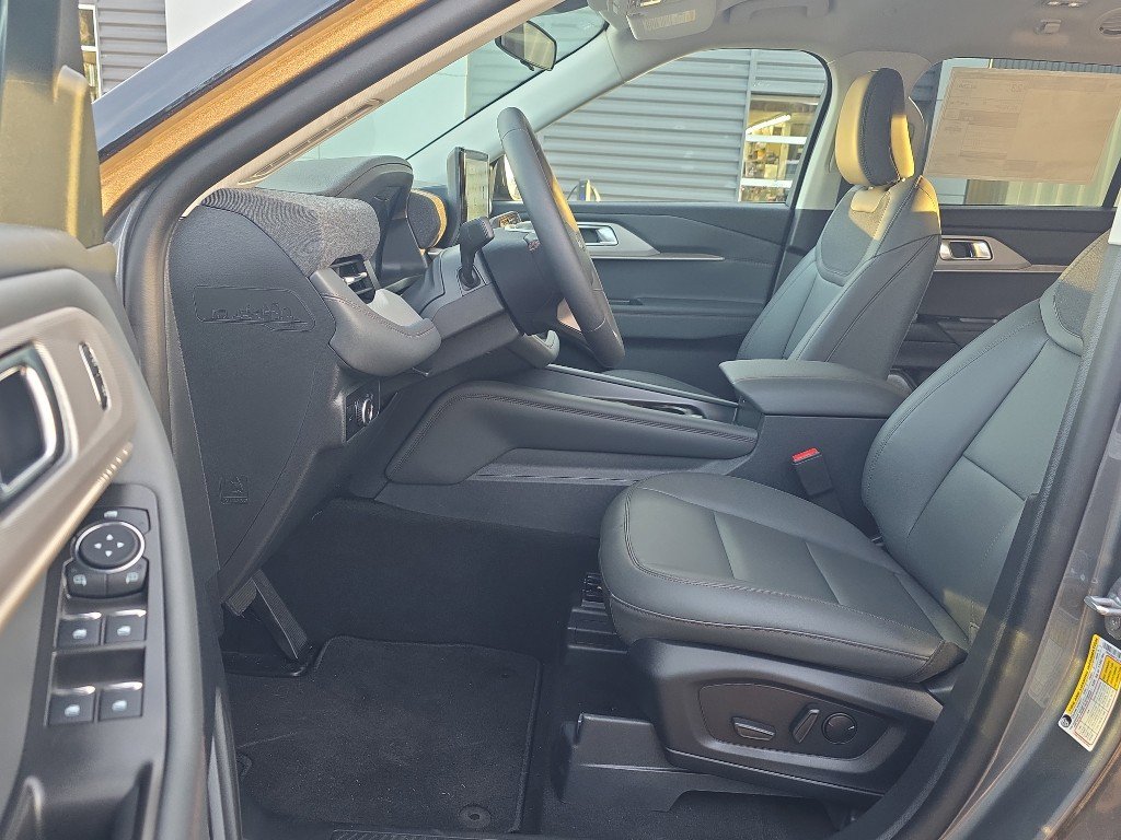 New 2026 Ford Explorer Active w/ Active Comfort Package image 13