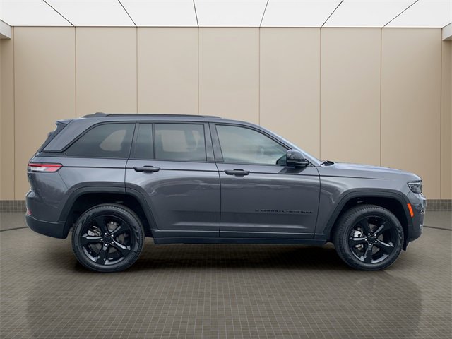 Certified 2025 Jeep Grand Cherokee Limited w/ Black Appearance Package image 6