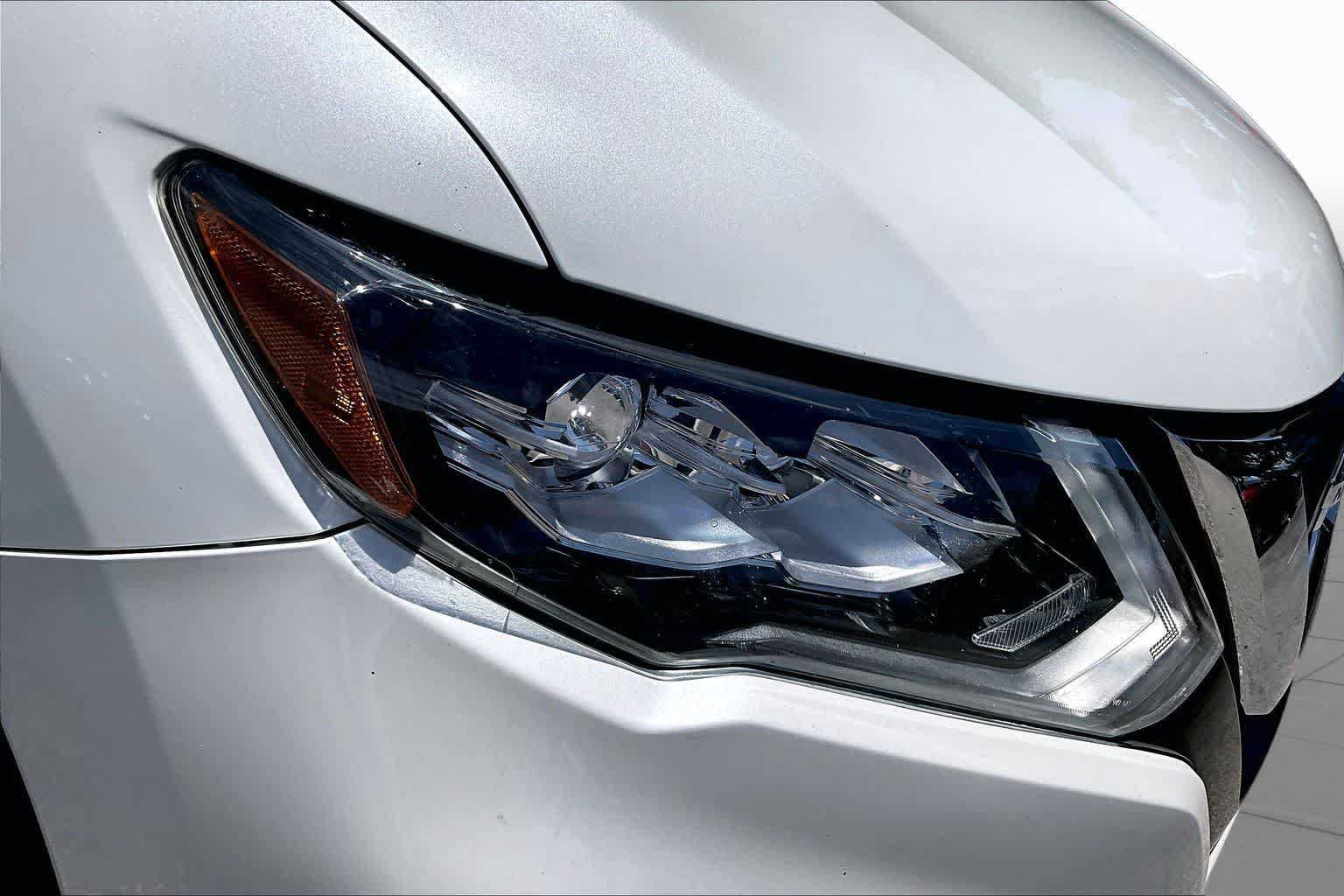 Used 2020 Nissan Rogue SL w/ Premium Package FWD image 28