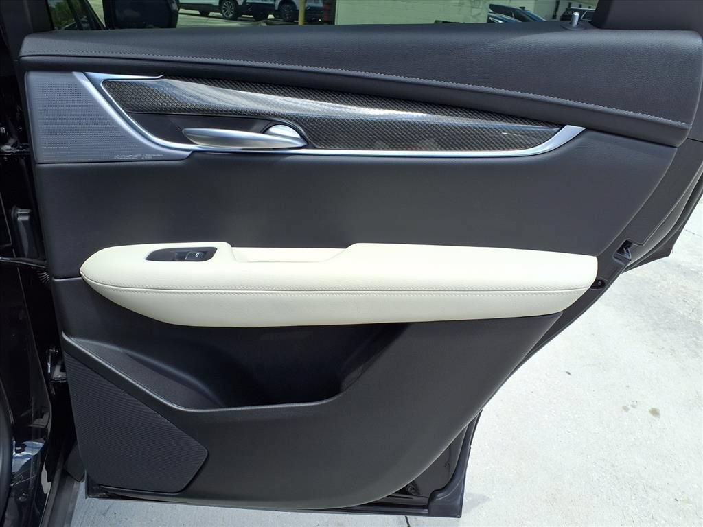 Used 2025 Cadillac XT5 Sportv AWD/4WD image 12