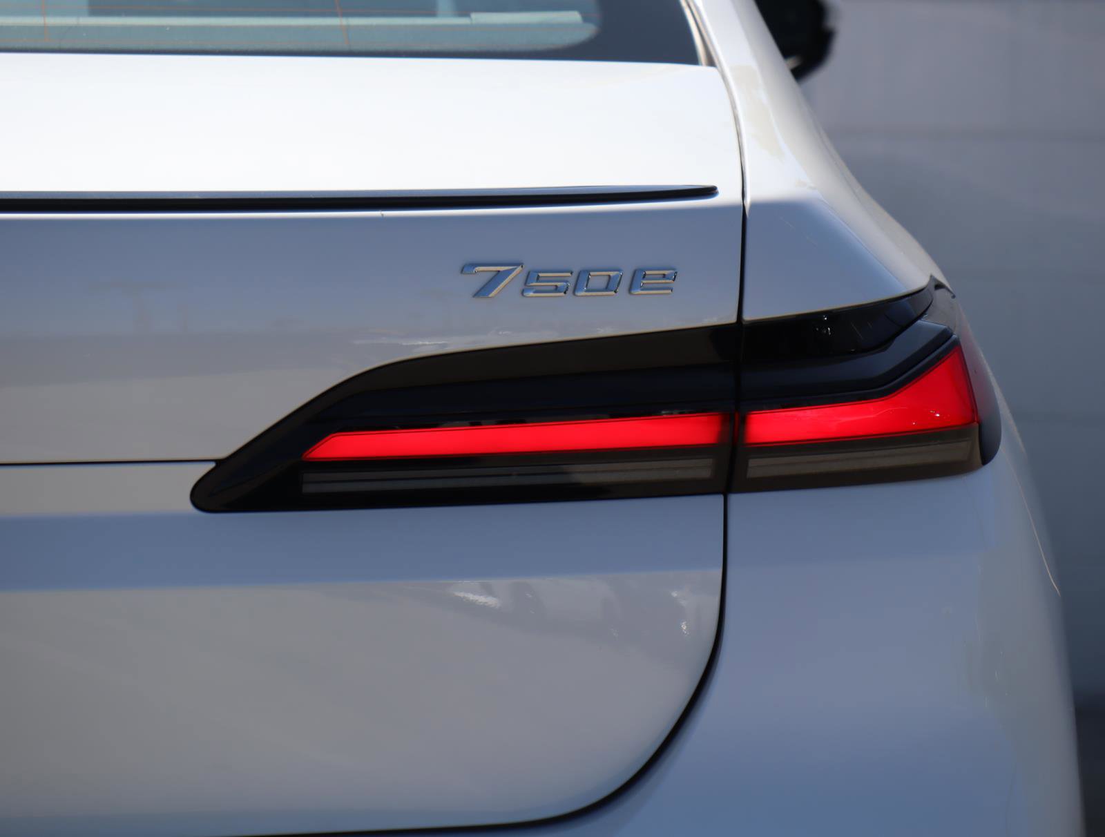 New 2026 BMW 750e xDrive image 6