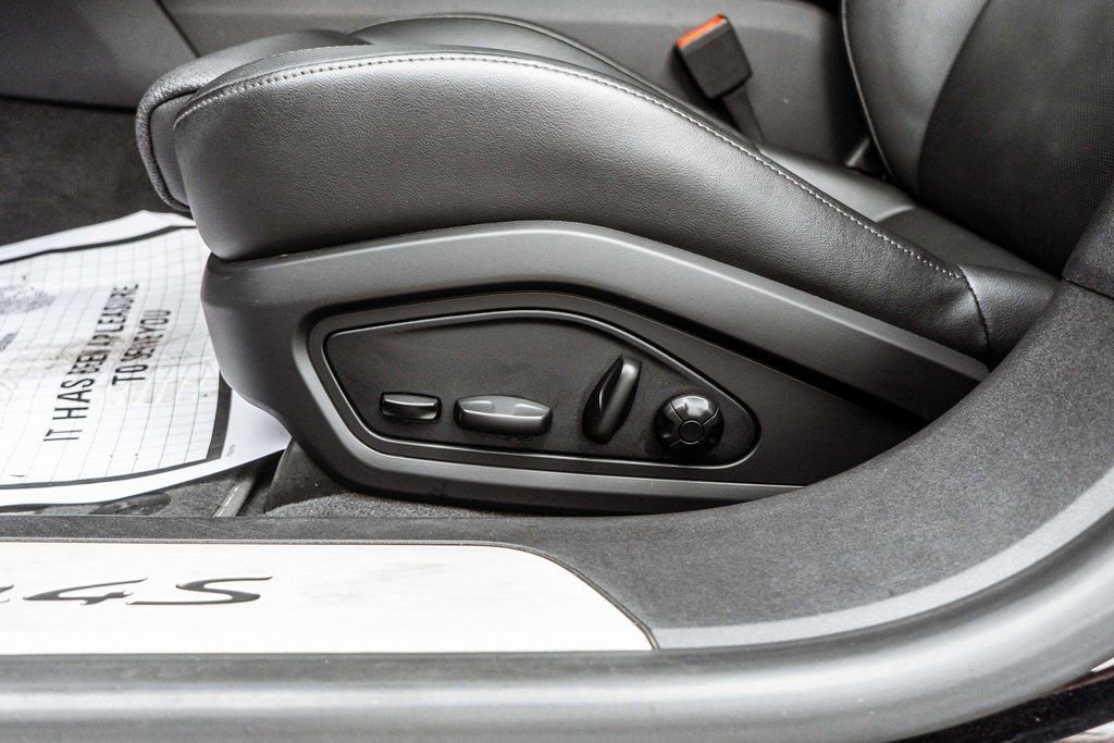 Used 2021 Porsche Taycan 4S image 29