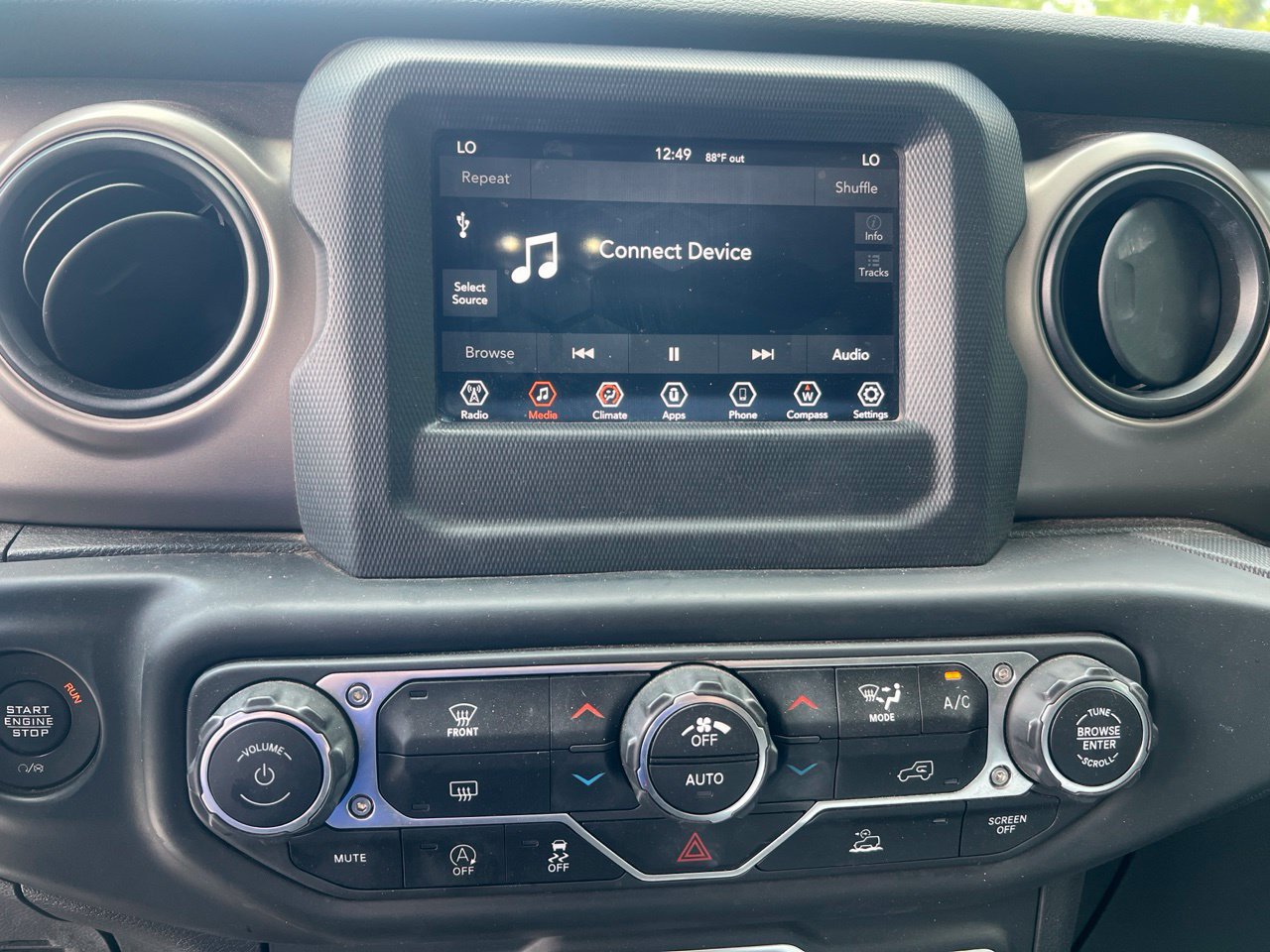 Used 2020 Jeep Gladiator Sport w/ Quick Order Package 24S AWD/4WD image 13