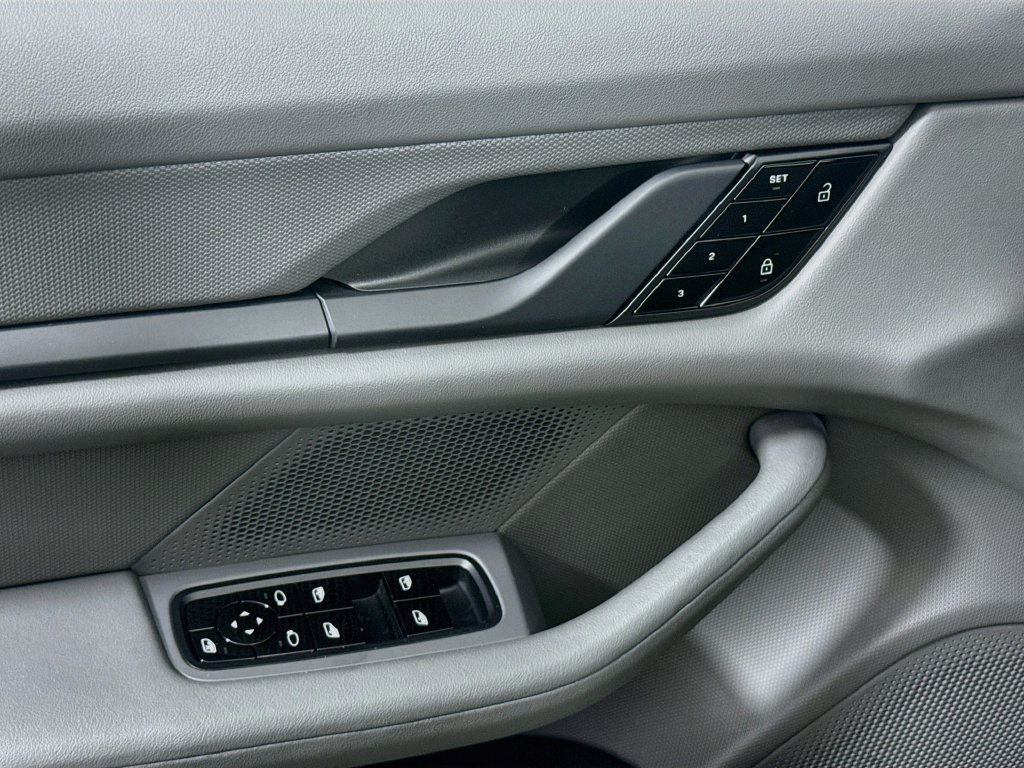 Certified 2021 Porsche Taycan 4S AWD/4WD image 19