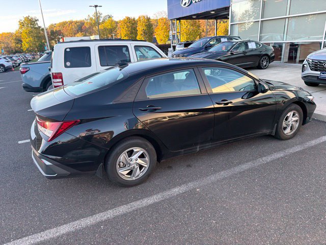 Certified 2025 Hyundai Elantra SE FWD image 21