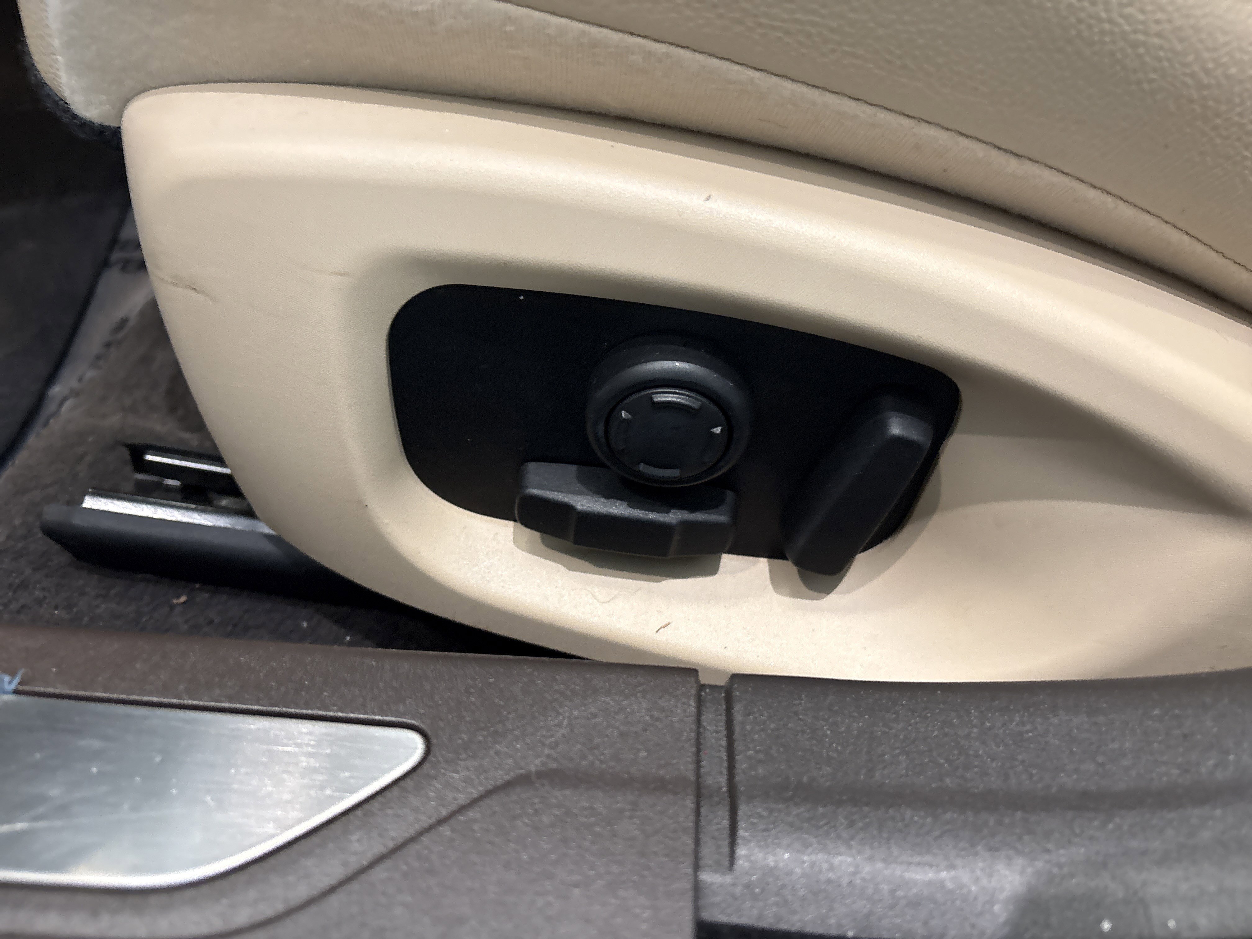 Used 2017 Jaguar XF Prestige image 11