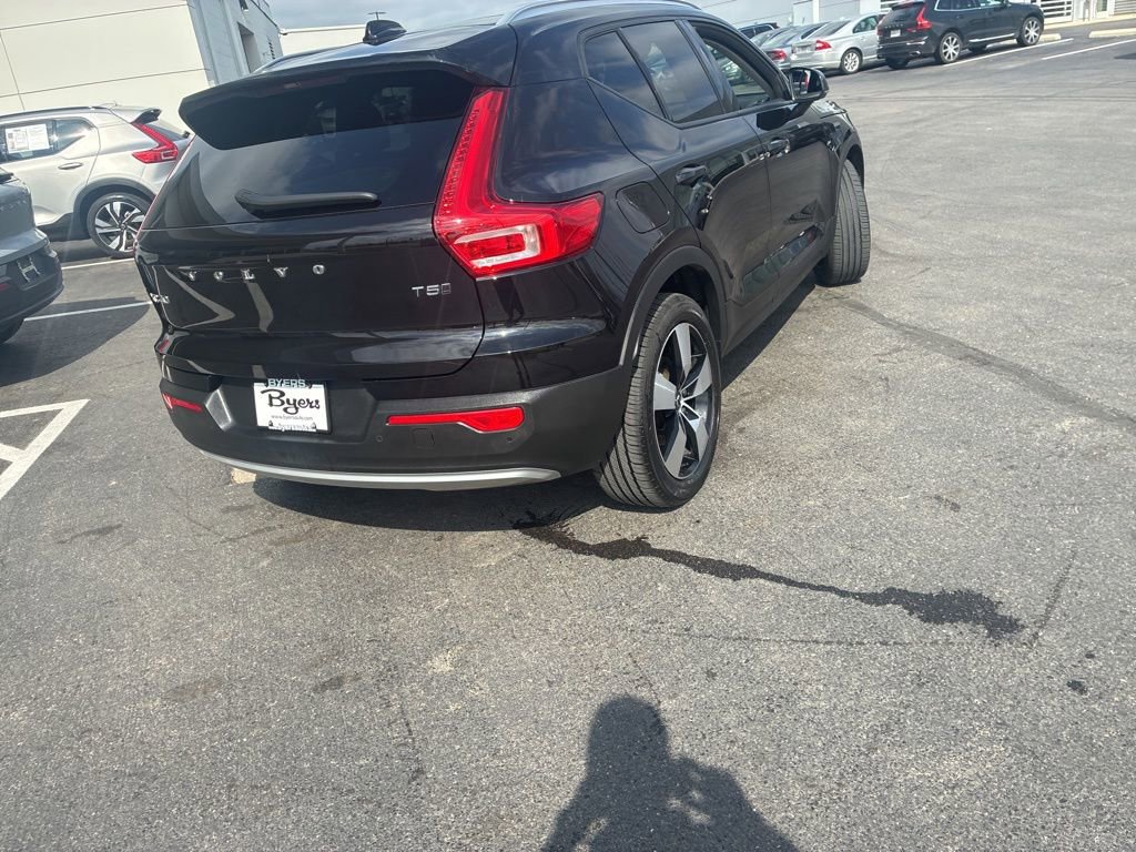 Used 2020 Volvo XC40 T5 Momentum image 3