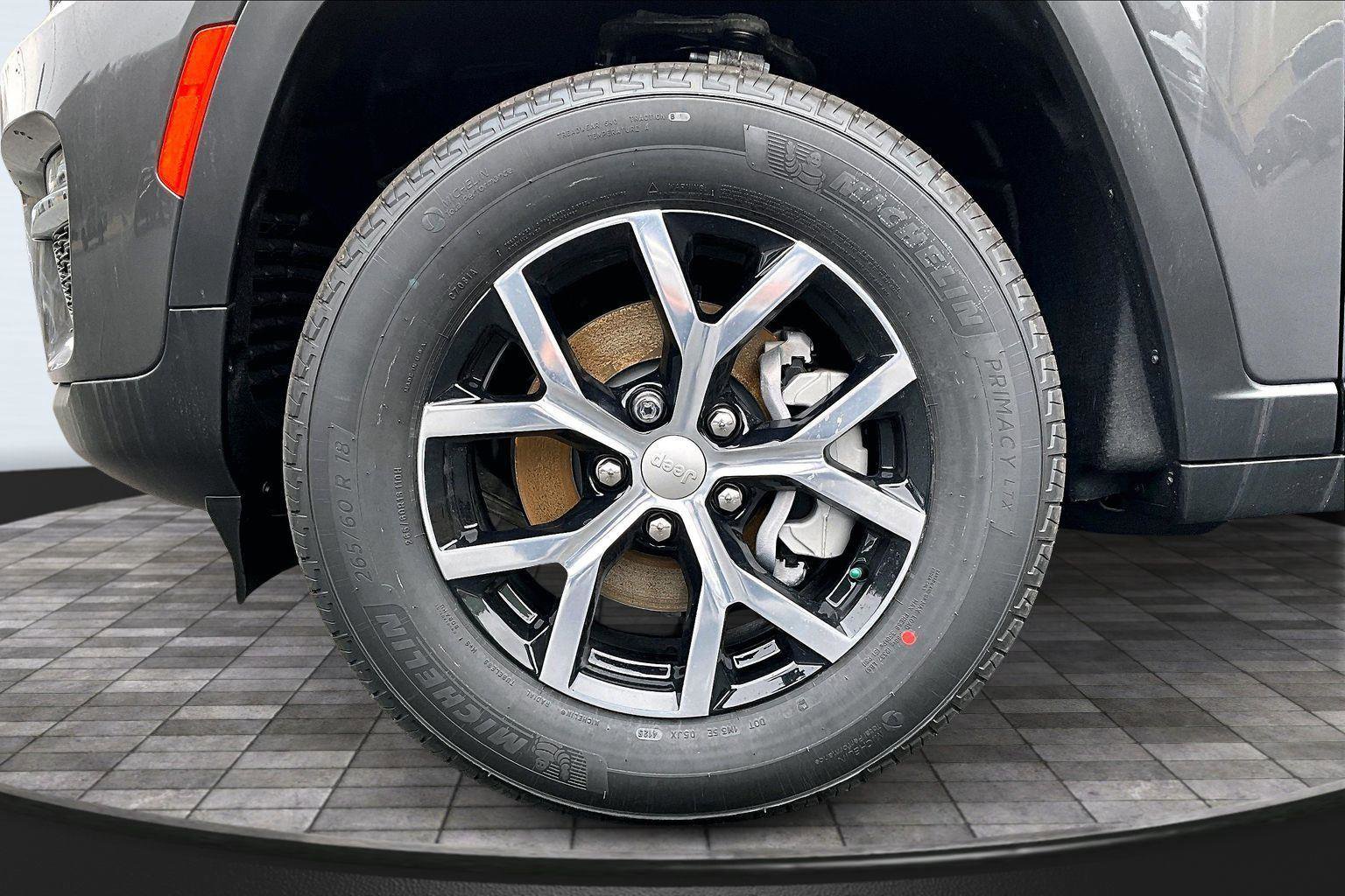 New 2025 Jeep Grand Cherokee Limited w/ Trailer Tow Package image 12