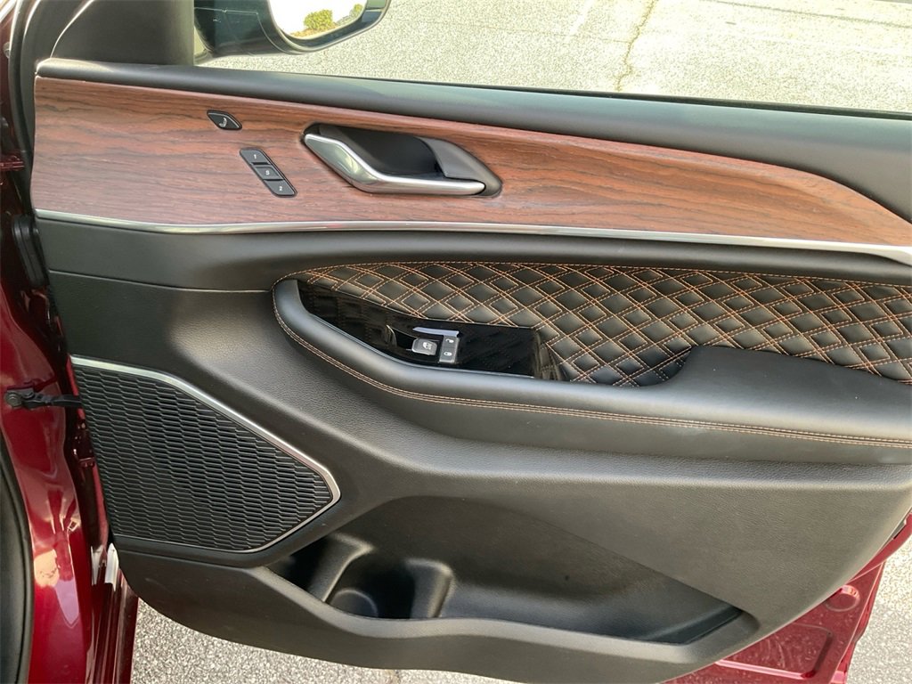 Used 2025 Jeep Grand Cherokee Summit image 30