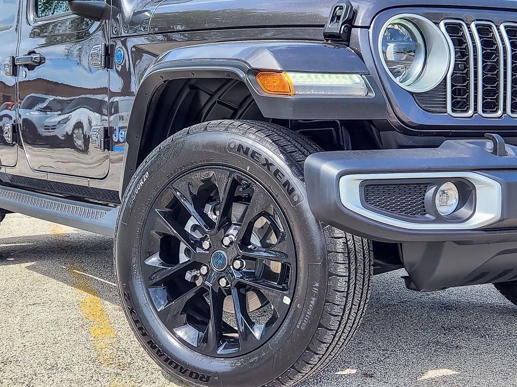 Used 2025 Jeep Wrangler Unlimited Sahara AWD/4WD image 4