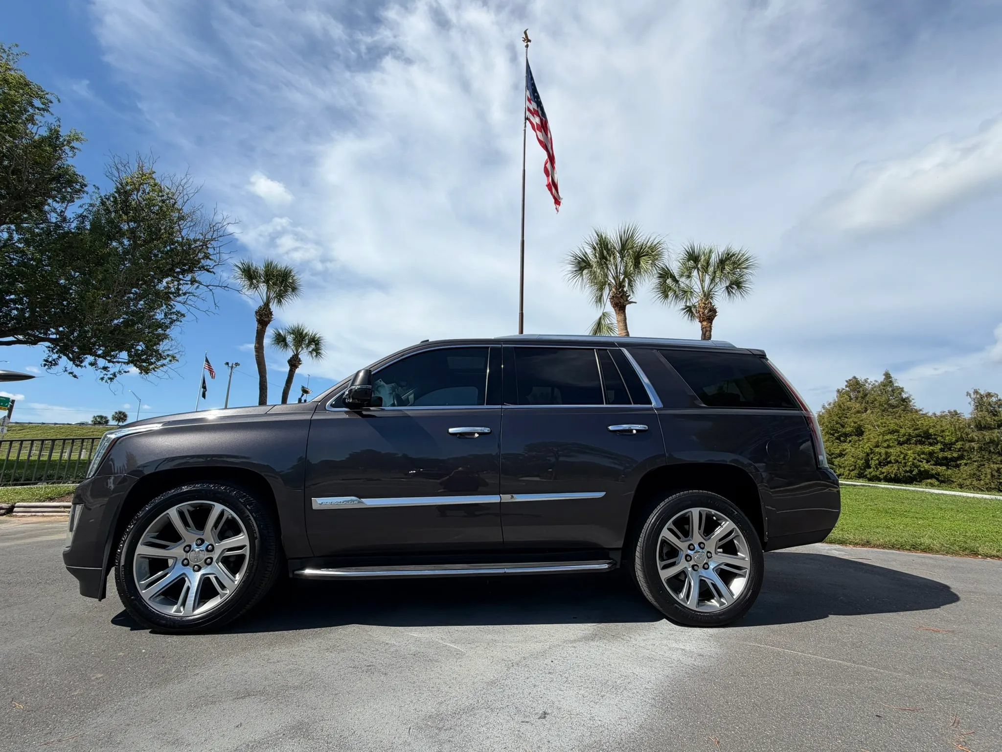 Used 2016 Cadillac Escalade Luxury RWD image 49