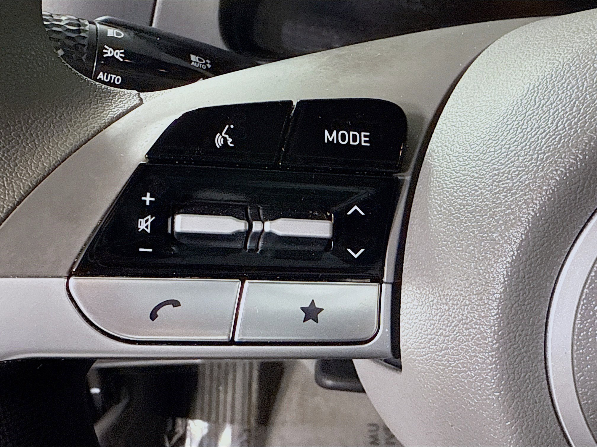 Used 2024 Hyundai Elantra SE image 14