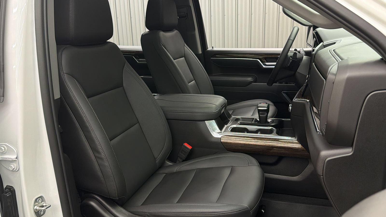 Used 2025 GMC Sierra 1500 Elevation w/ Elevation Premium Package AWD/4WD image 41